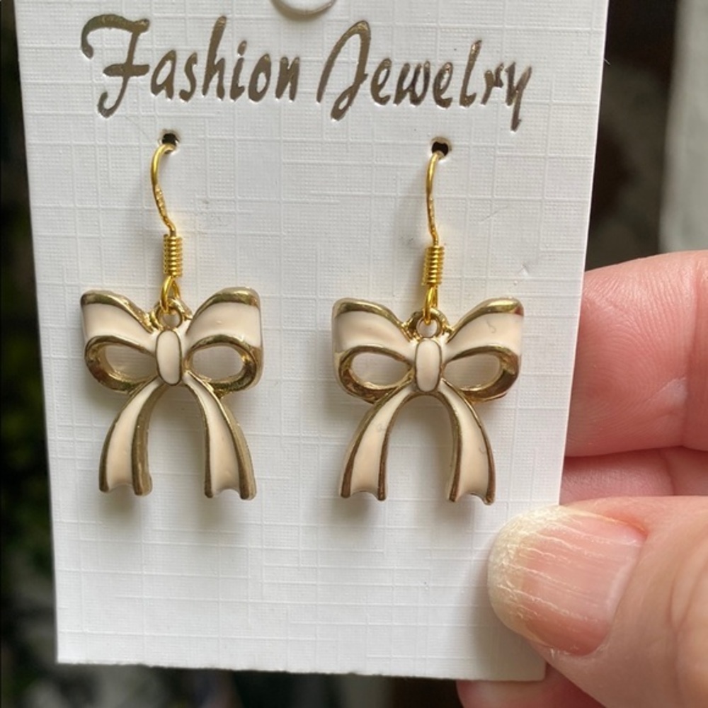 Cream and Gold Bow Earrings